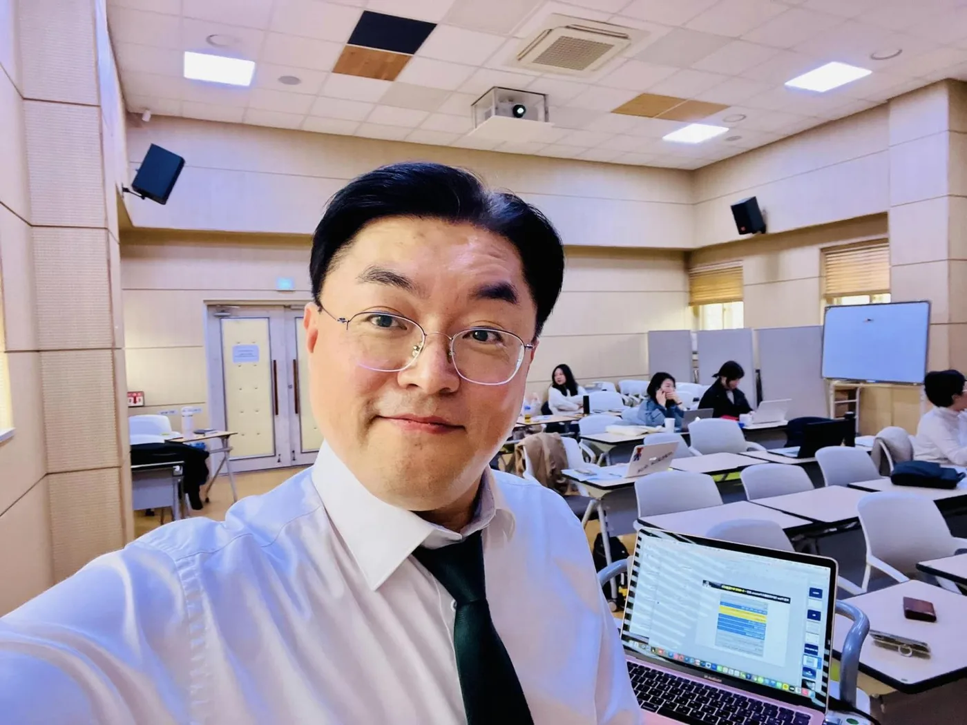 경기도일자리재단 IR 피칭 및 프레젠테이션교육 교육 현장 - 나눔경영컨설팅 김종혁