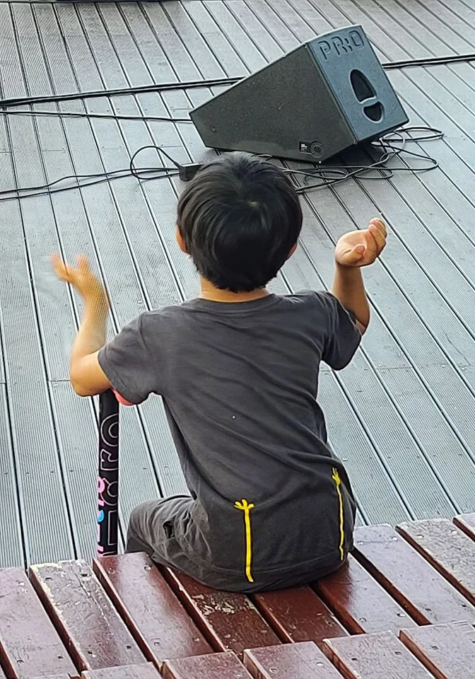 밴드 야외공연, 김종혁 강사의 건반연주 교육 진행